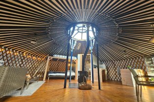 Belle et grande yourte mongole de 65m2