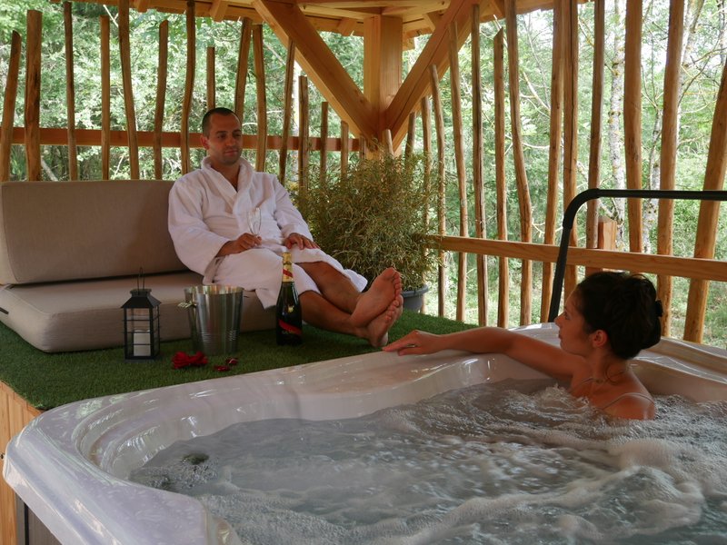 Hébergement AbracadaRoom : Cabane Château duplex - Spa/Jacuzzi™ - Aulteribe - Image 1