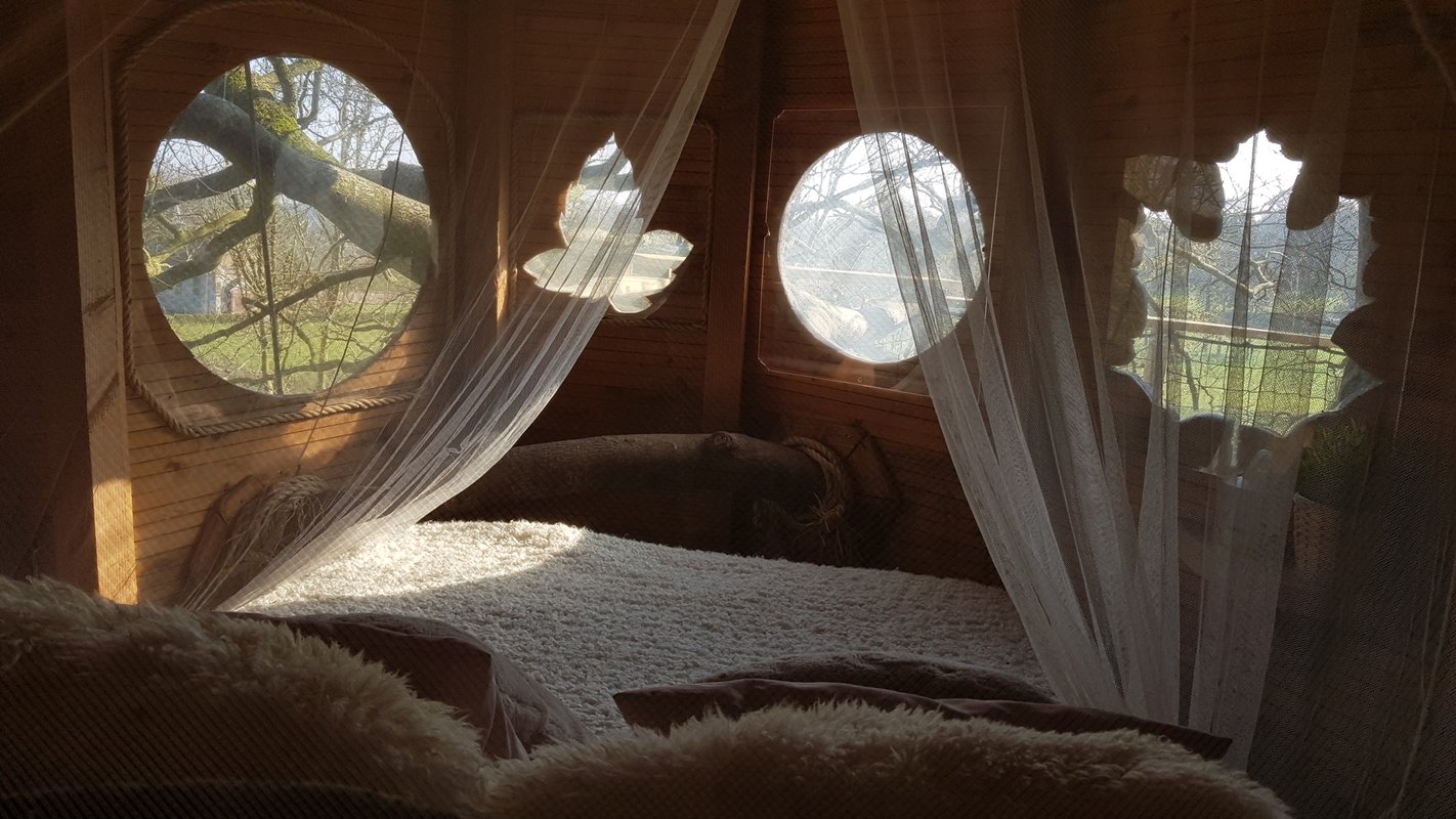 La cabane Haut-Perchée & Spa à Wail (9)
