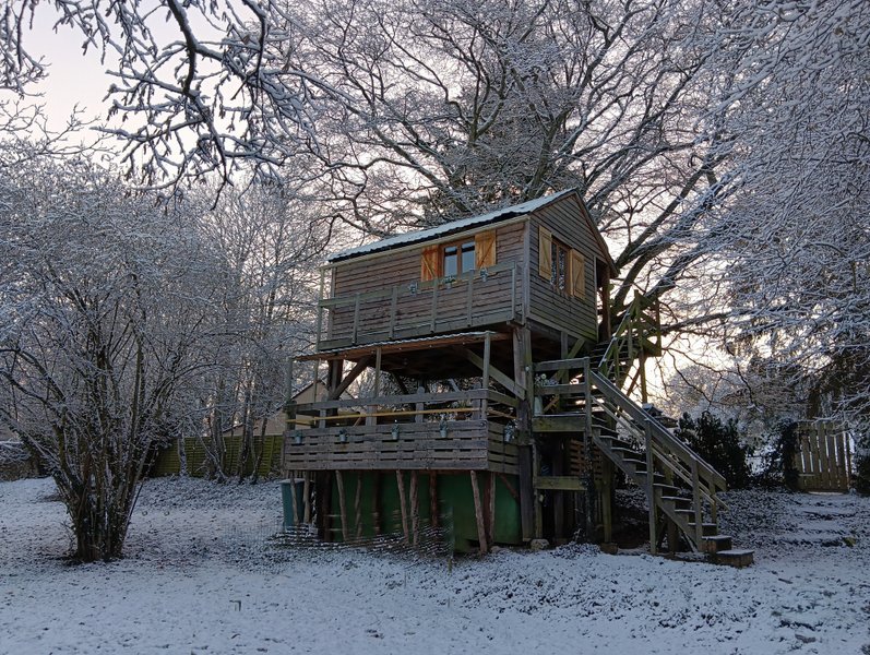 Hébergement AbracadaRoom : Maisonnette perchée dans les arbres tout équipée - Image 24