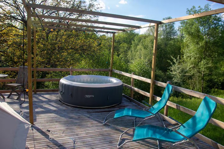 Hébergement AbracadaRoom : Tente dans les airs avec spa - Image 2