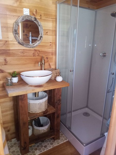 Hébergement AbracadaRoom : Chambre Roulotte et spa privatif  vue montagne - Image 17