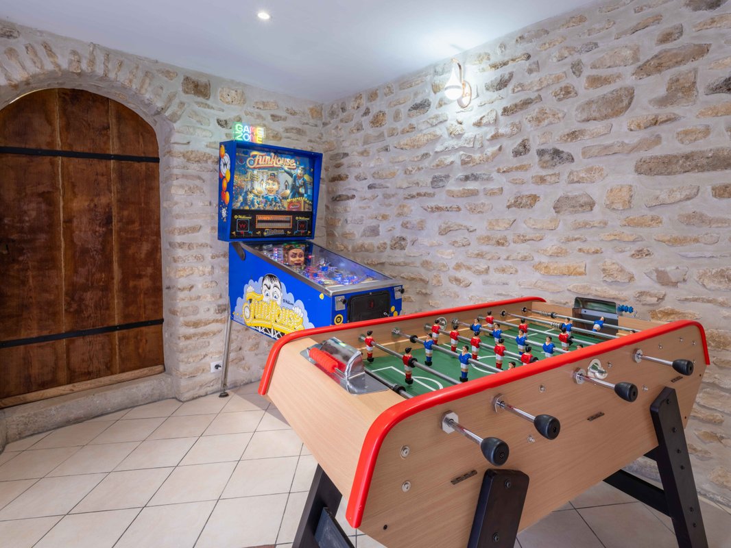 Eau Loin - Villa avec spa, sauna, hammam & salle de jeux à Ver Sur Launette (26)