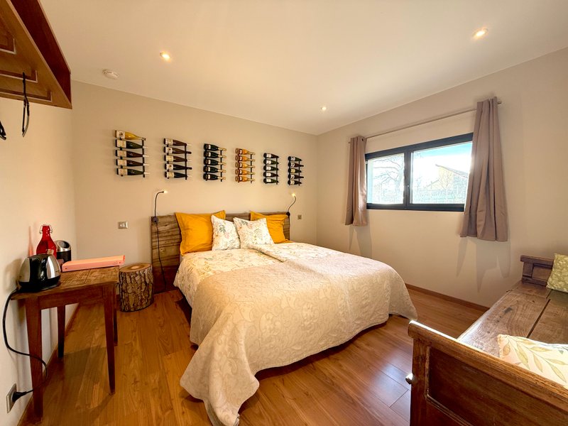 Hébergement AbracadaRoom : La Chambre aux Bouteilles - Expérience oenologique - Image 1