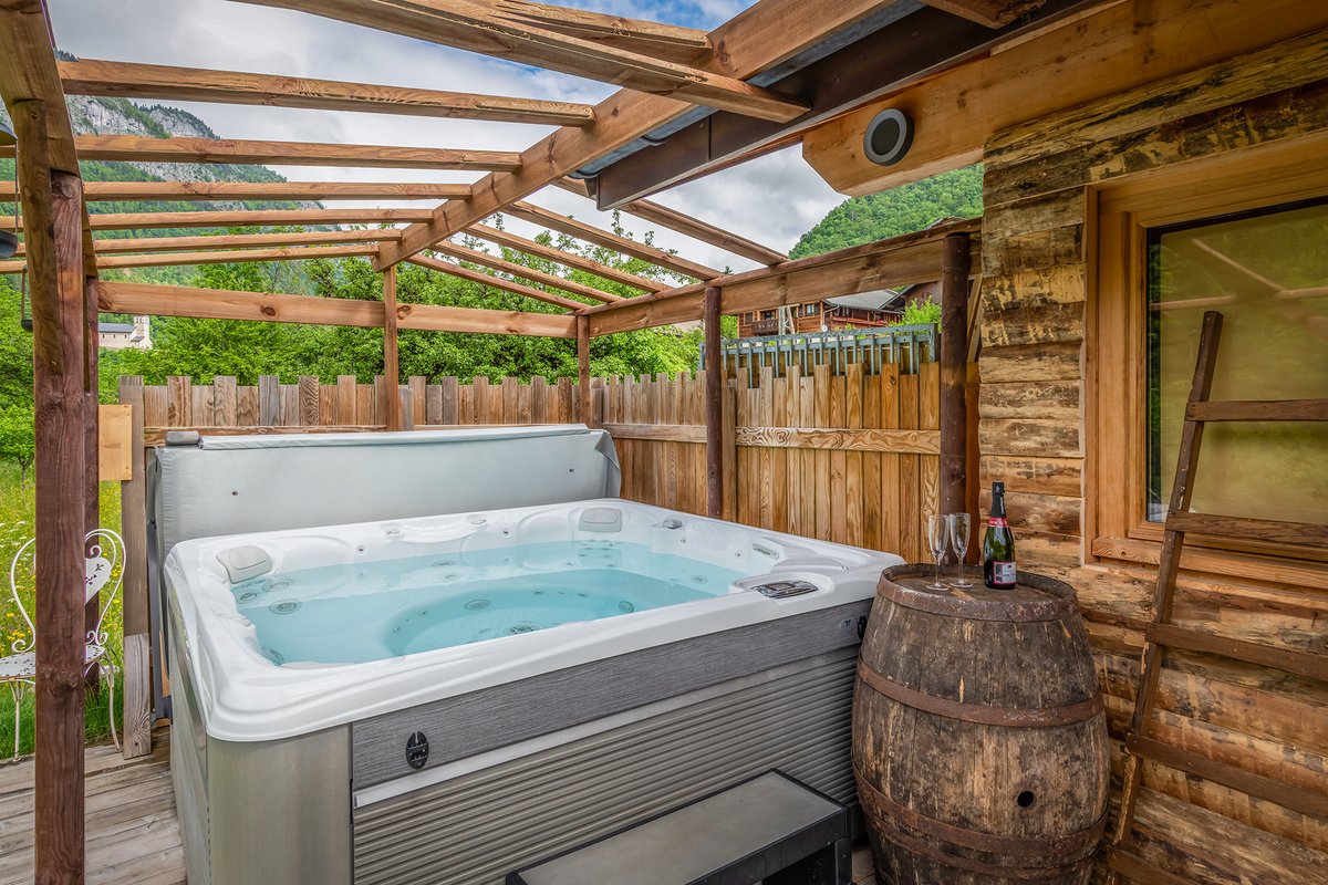 Cabane Le Saloon & Spa à Le Biot (11)