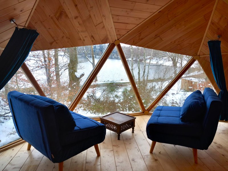 Hébergement AbracadaRoom : Double Dôme au bord d'un lac - Image 5