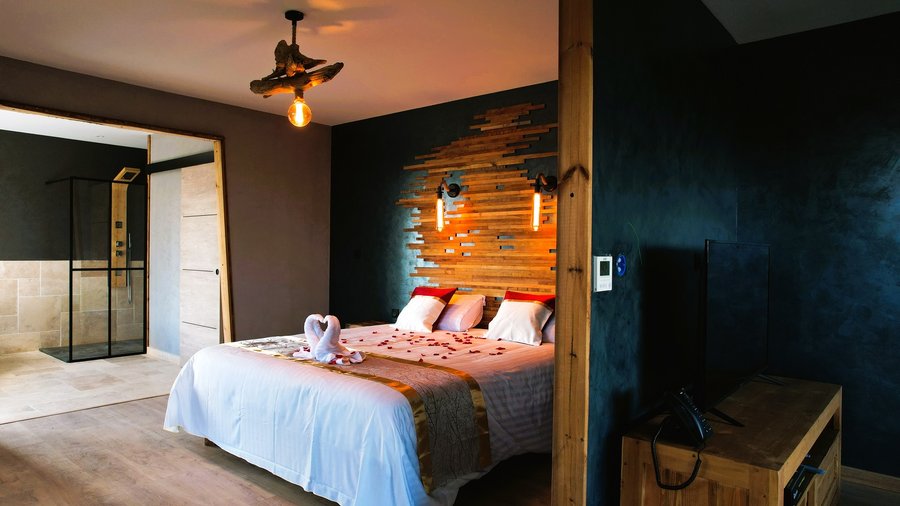 Hébergement AbracadaRoom : Villa Couple Baignoire Jacuzzi - Image 4