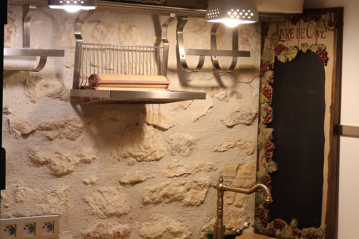 Chambre d'hôte La Loge Pourpre du Château Ste Colombe à Saint Genies Des Mourgues (14)