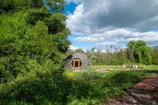 Glamping : nos dômes & son lac privé