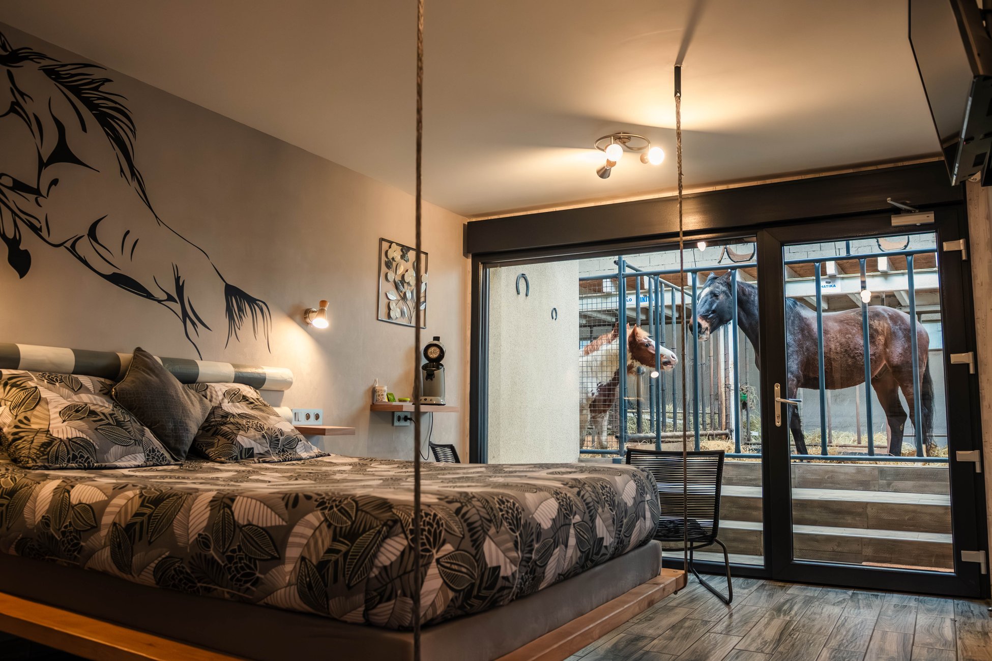 Hébergement UnicStay : [2] Lodge 4 pers. terrasse avec  des chevaux à votre chevet à Fraisnes-En-Saintois