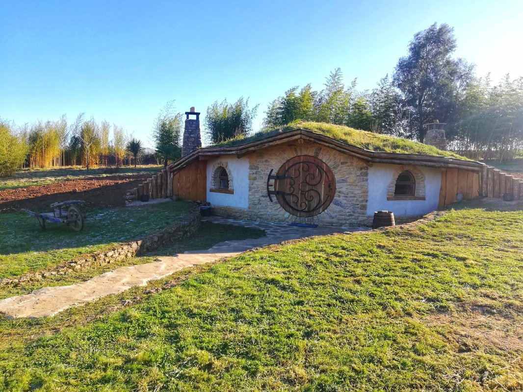 La cabane du Hobbit  des Fadets à Magné (1)