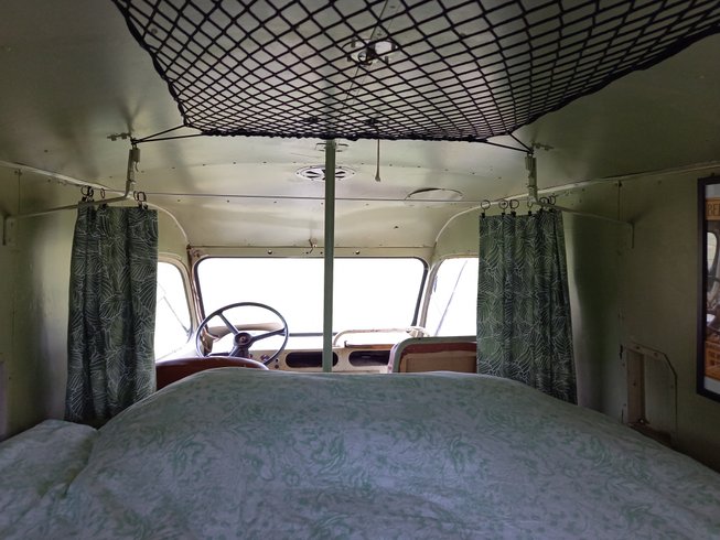 Hébergement AbracadaRoom : Jungle Tent with Vintage Military Ambulance - Image 17