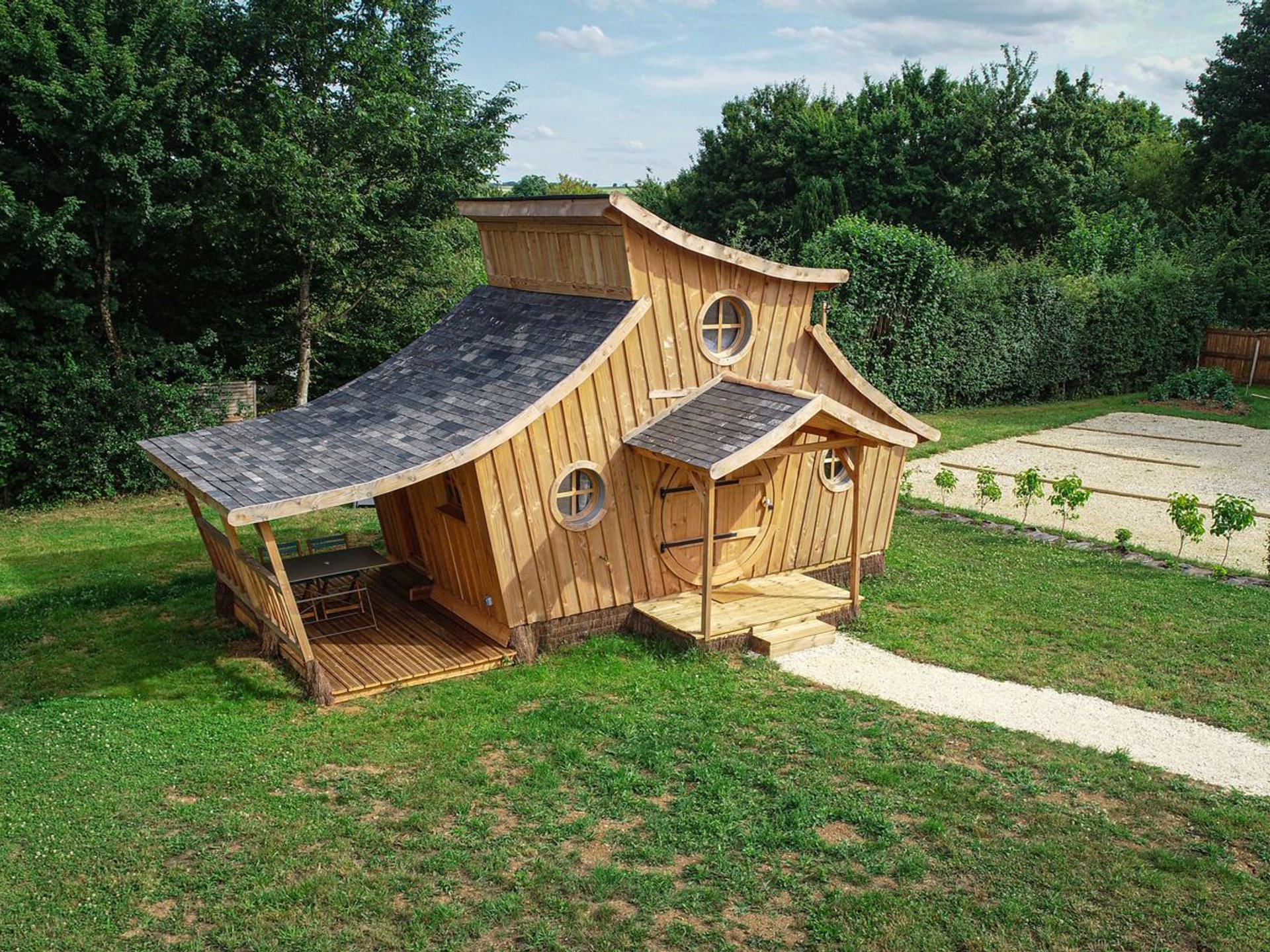 La Maison de Hobbit de L'Orée des 4 chemins & Spa
