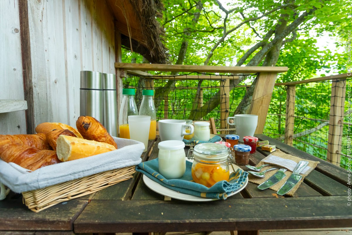 La cabane Haut-Perchée & Spa à Wail (46)
