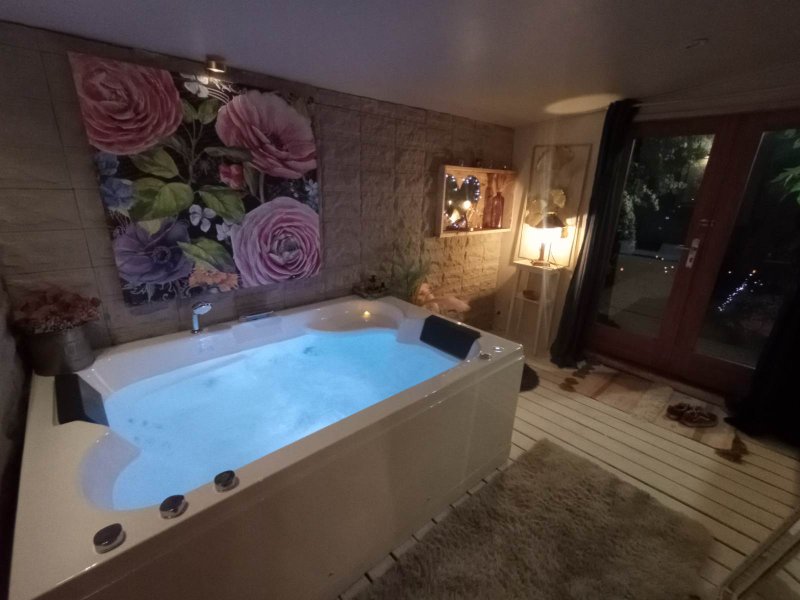 Hébergement AbracadaRoom : Cabane Romantique Du Jardin Balnéothérapie - Image 1