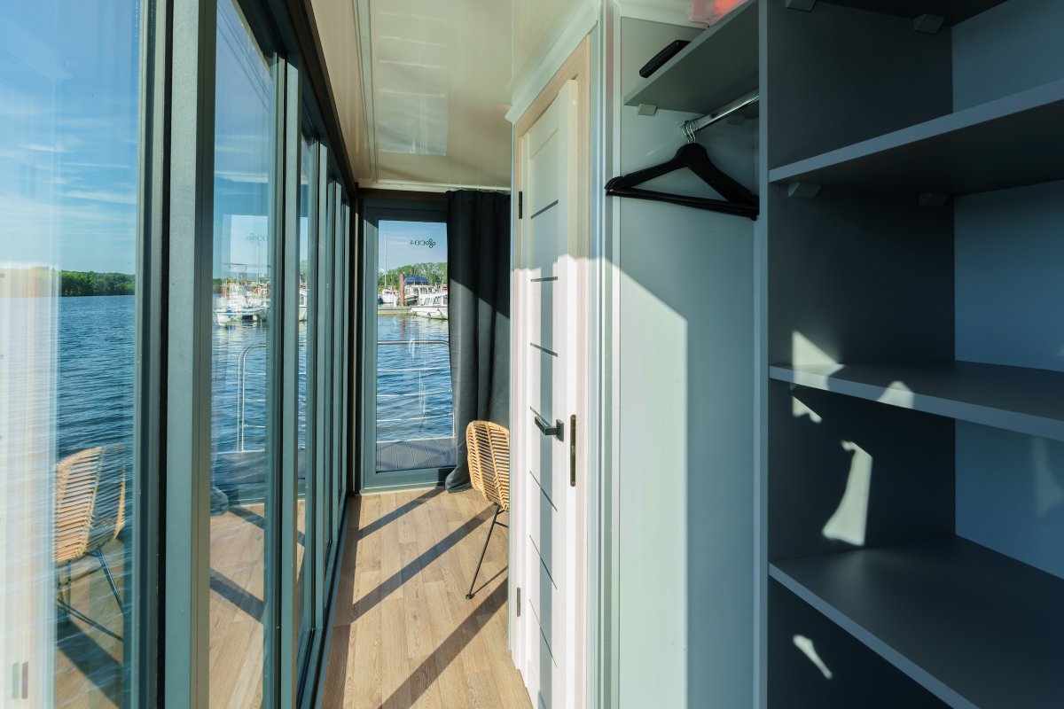 Suite flottante Panoramique Lit king-size Balnéo à Saint-Martin-La-Garenne (19)