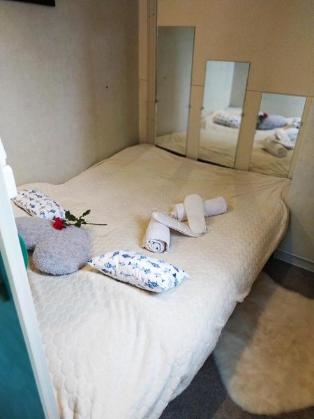 Domaine AbracadaRoom : Cottage Flottant Insolite - Image 9