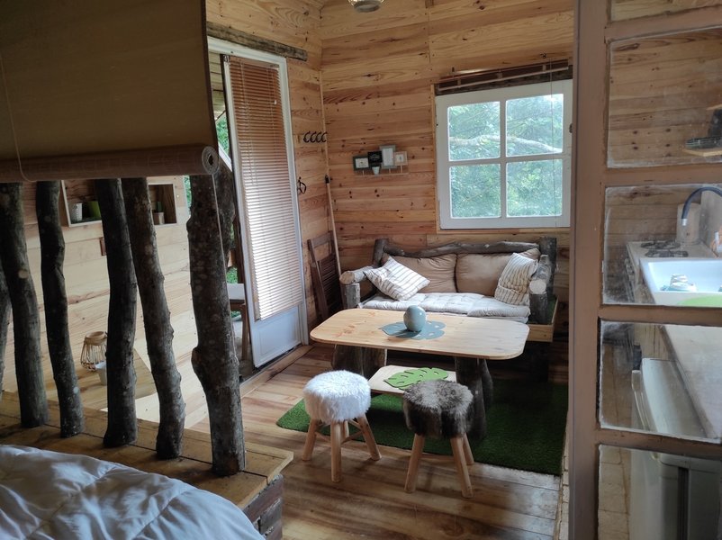 Hébergement AbracadaRoom : Maisonnette perchée dans les arbres tout équipée - Image 2