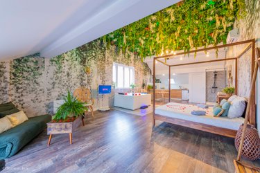 Suite Jungle Palace avec jacuzzi à Nanteuil Les Meaux (1)