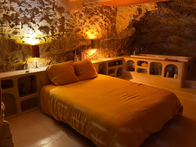 Domaine AbracadaRoom : Grotte romantique à FITOU - Image 12