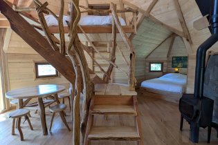 Cabane sur pilotis Cantal