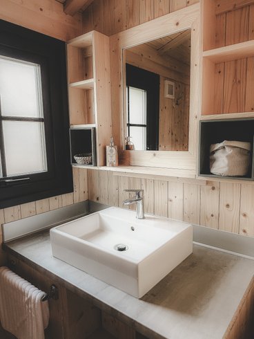 Hébergement AbracadaRoom : Cabane Tèrra - Lodge sur pilotis au cœur de la nature, calme & bien-être, réservé aux adultes • linge & ménage inclus • climatisation réversible • cuisine équipée - Image 5