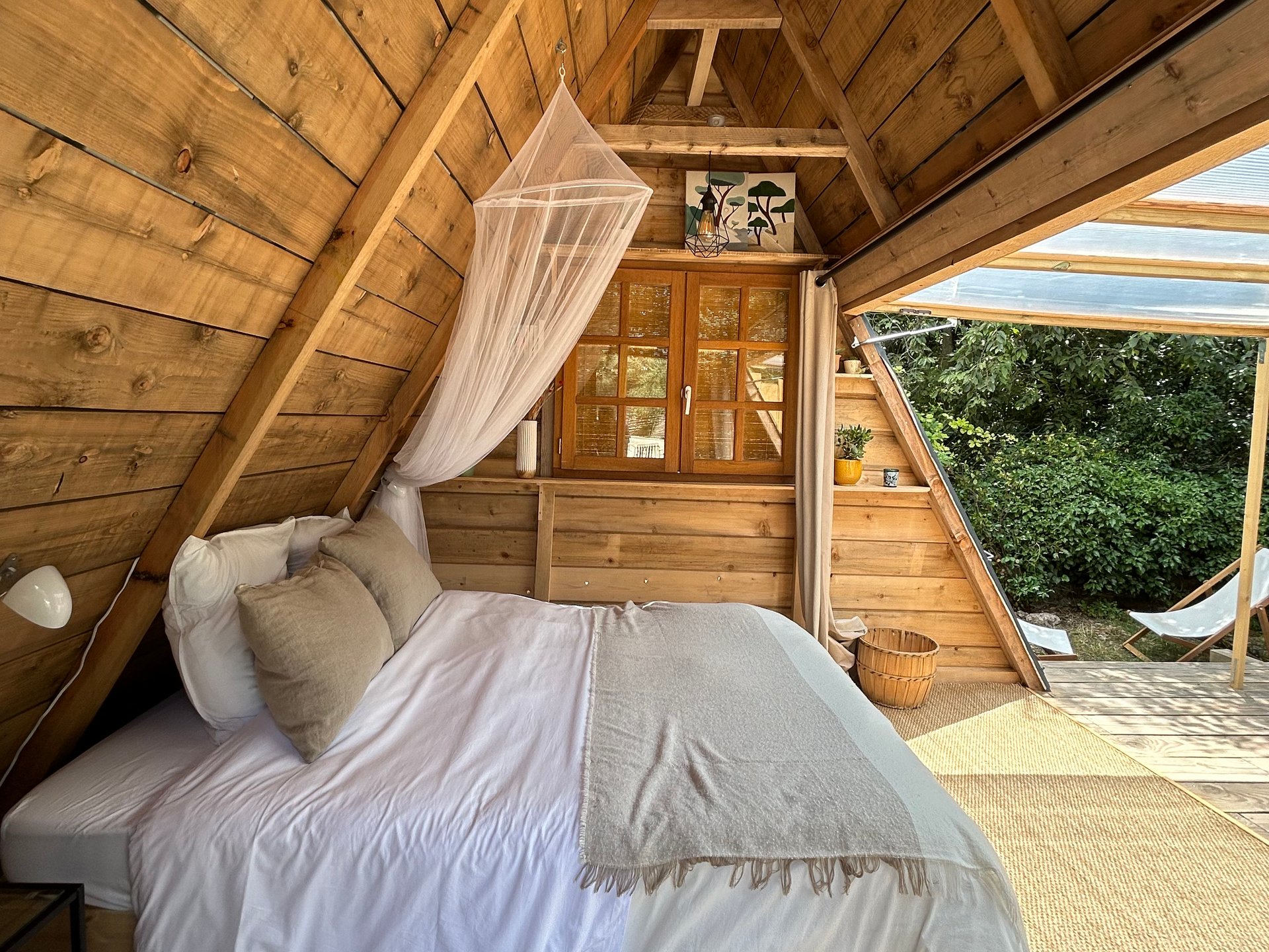 Tipi en bois avec petit-déjeuner et accès piscine