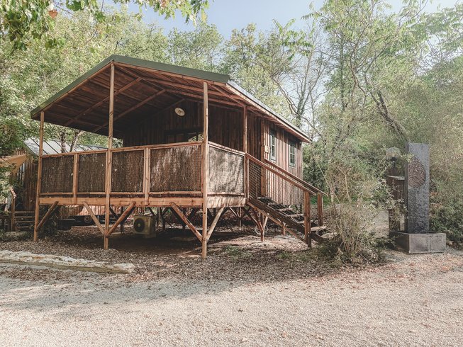 Hébergement AbracadaRoom : Cabane Ausèla - Lodge sur pilotis au cœur de la nature, calme & bien-être, réservé aux adultes • linge & ménage inclus • climatisation réversible • kitchenette équipée - Image 13