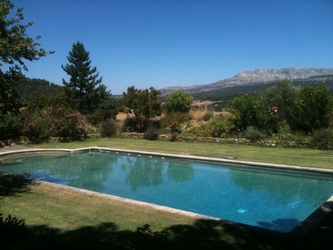 Joli cabanon avec vue sur Sainte Victoire à Fuveau (6)