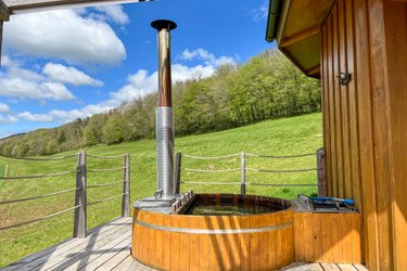 Cabane Douglas & Spa à Rothonay (3)