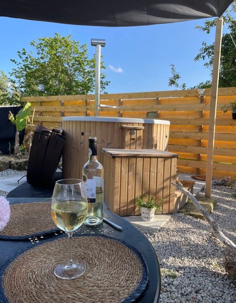 Hébergement AbracadaRoom : la Roulotte D'elfes & spa (climatisée) - Image 3