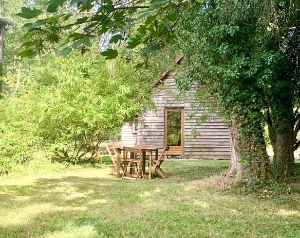 Hébergement AbracadaRoom : Chalet au bord de l’eau et des chevaux - Image 1