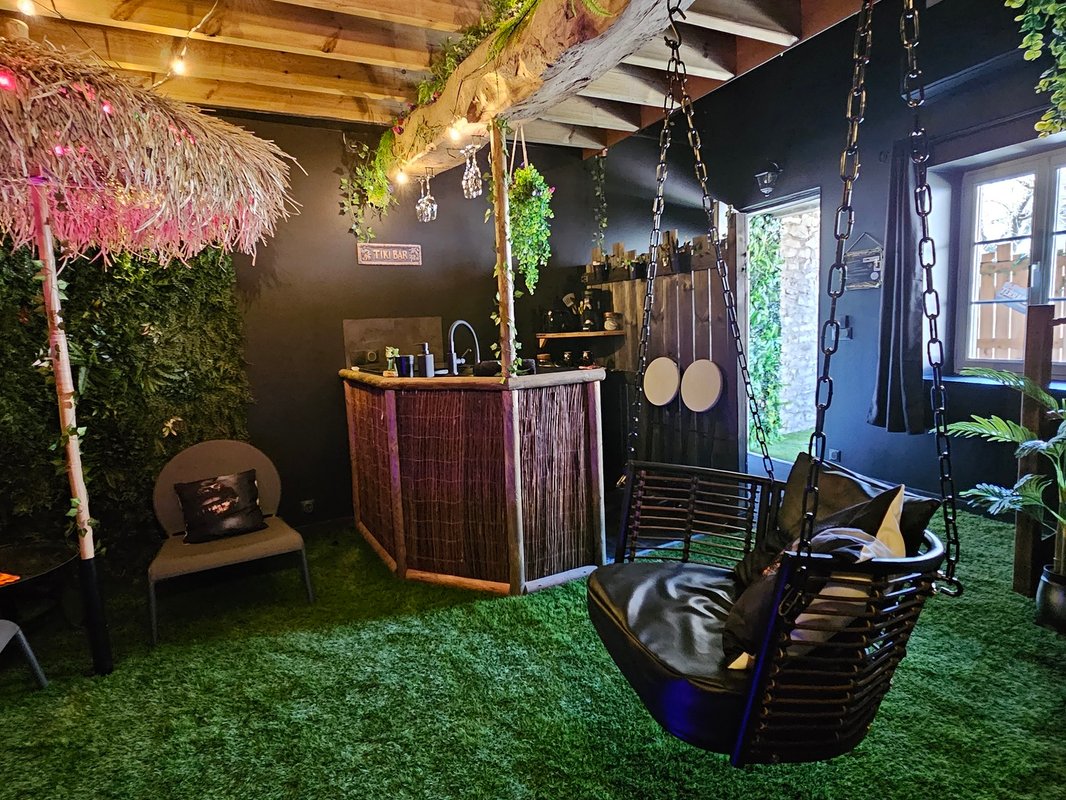 Secret love garden loveroom n'spa à Soleymieu (32)