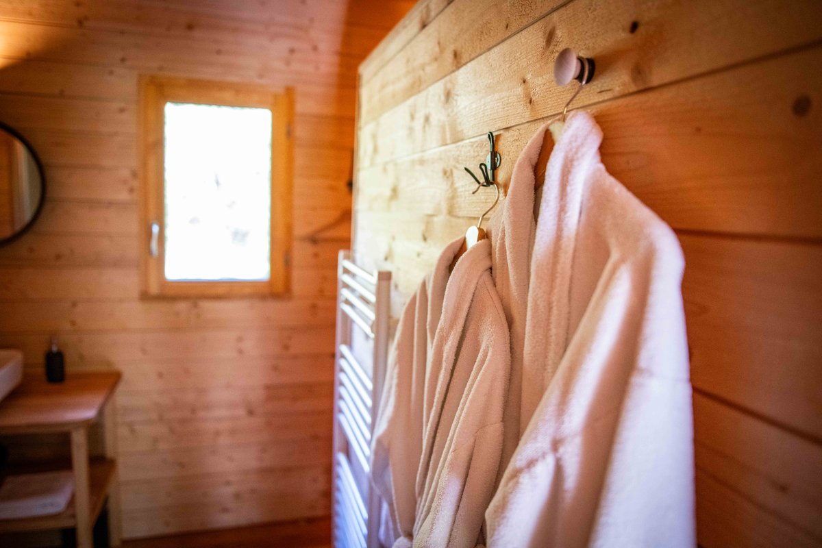 Cabane féérique  Spa - Cigogne noire à Vernois Les Vesvres (29)
