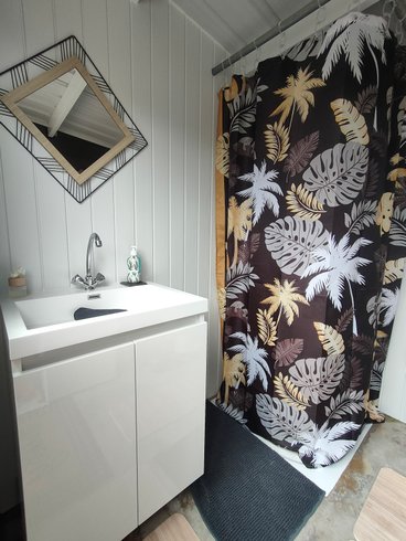 Domaine AbracadaRoom : La Roulotte d'Elfes & spa (climatisée) - Image 9