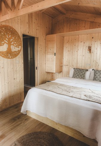 Hébergement AbracadaRoom : Cabane Auròra - Lodge sur pilotis au cœur de la nature, calme & bien-être, réservé aux adultes • linge & ménage inclus • climatisation réversible • kitchenette équipée - Image 18