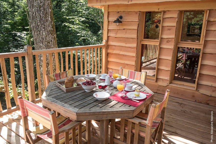 coin repas-cabane dans les arbres-séjour insolite en famille-centre-abracadaroom