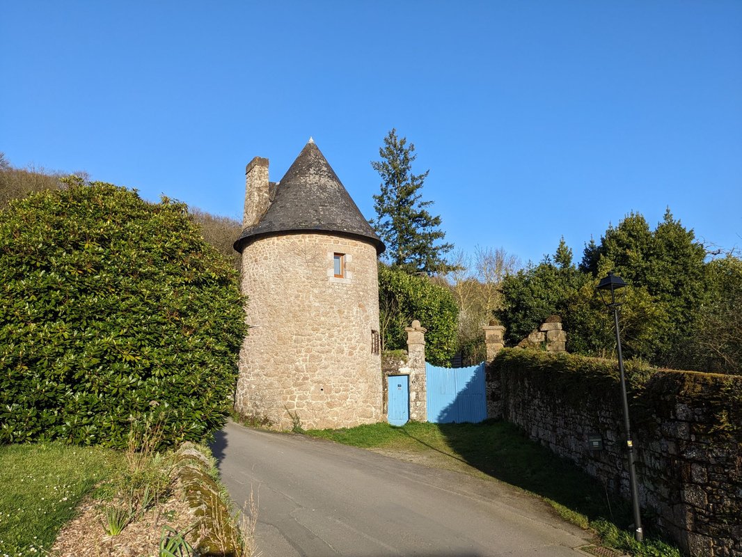 La tour médiévale du Chateau de la Carrée à Saint-Germain-En-Coglès (1)