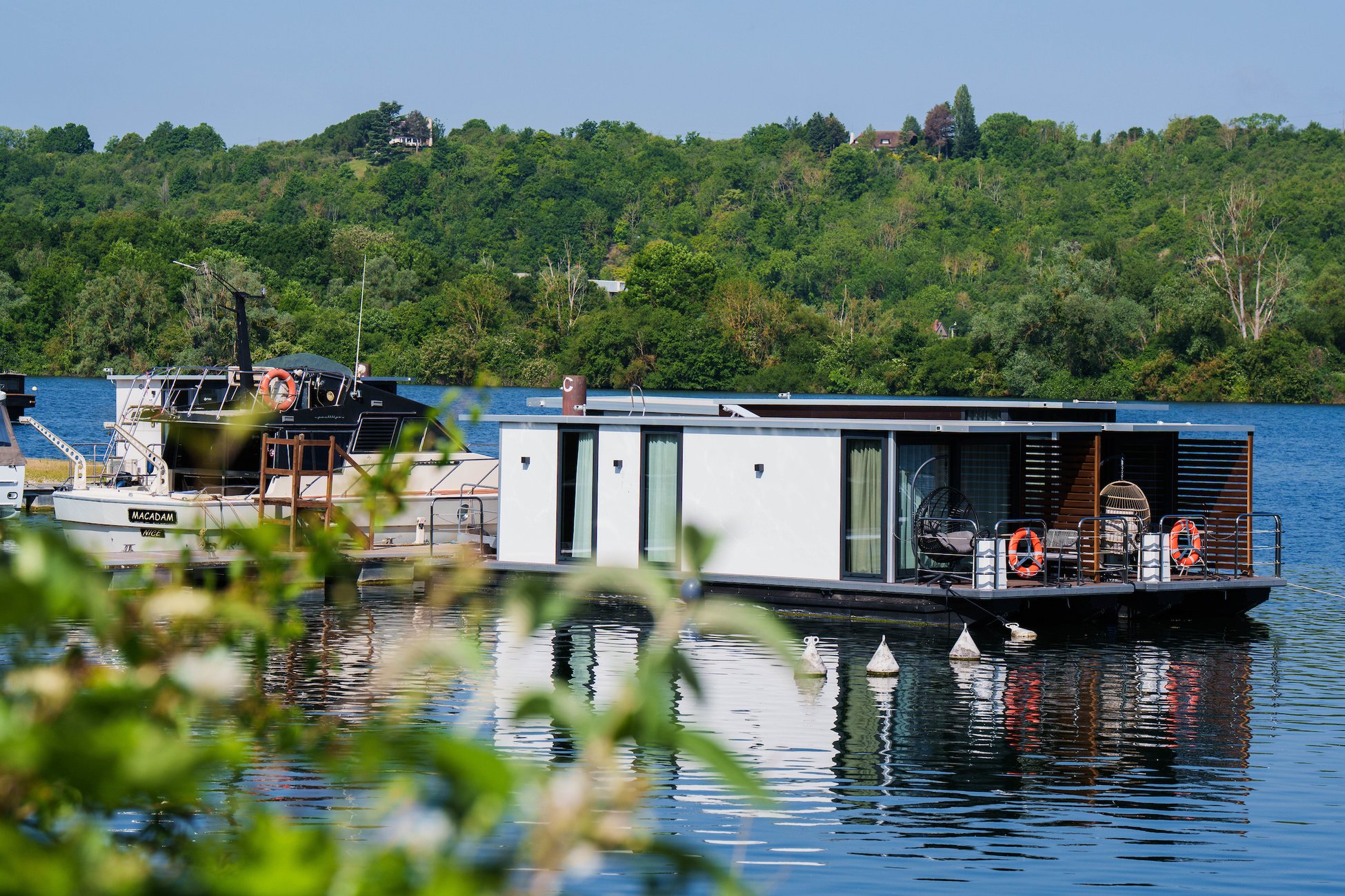 Hébergement UnicStay : Suite flottante Supérieure Lit king-size Balnéo à Saint-Martin-La-Garenne