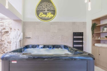 Eau Loin - Villa avec spa, sauna, hammam & salle de jeux à Ver Sur Launette (1)