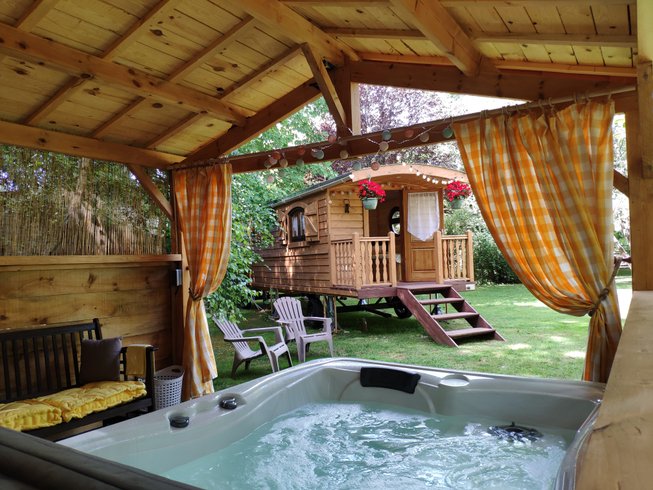 Hébergement AbracadaRoom : La Roulotte d'Emilie & SPA - Image 1