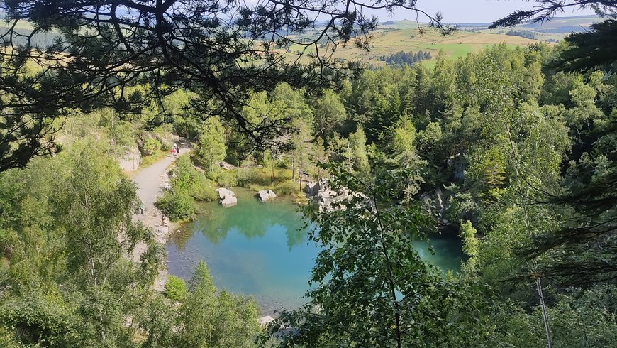 Hébergement AbracadaRoom : La Bulle de Pierre avec Spa privatif - Ecolodge au milieu des volcans - Image 15