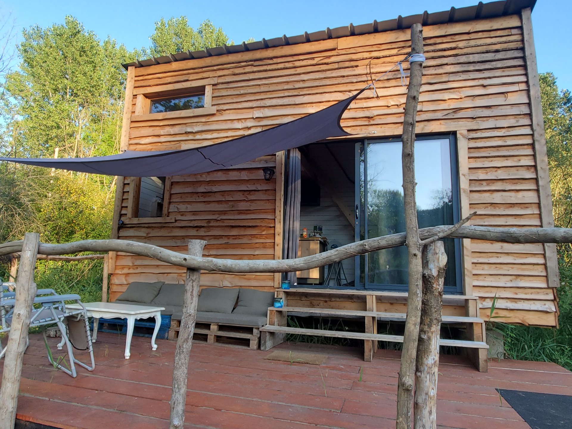 Proche provins tiny house au bord de l’eau · forêt