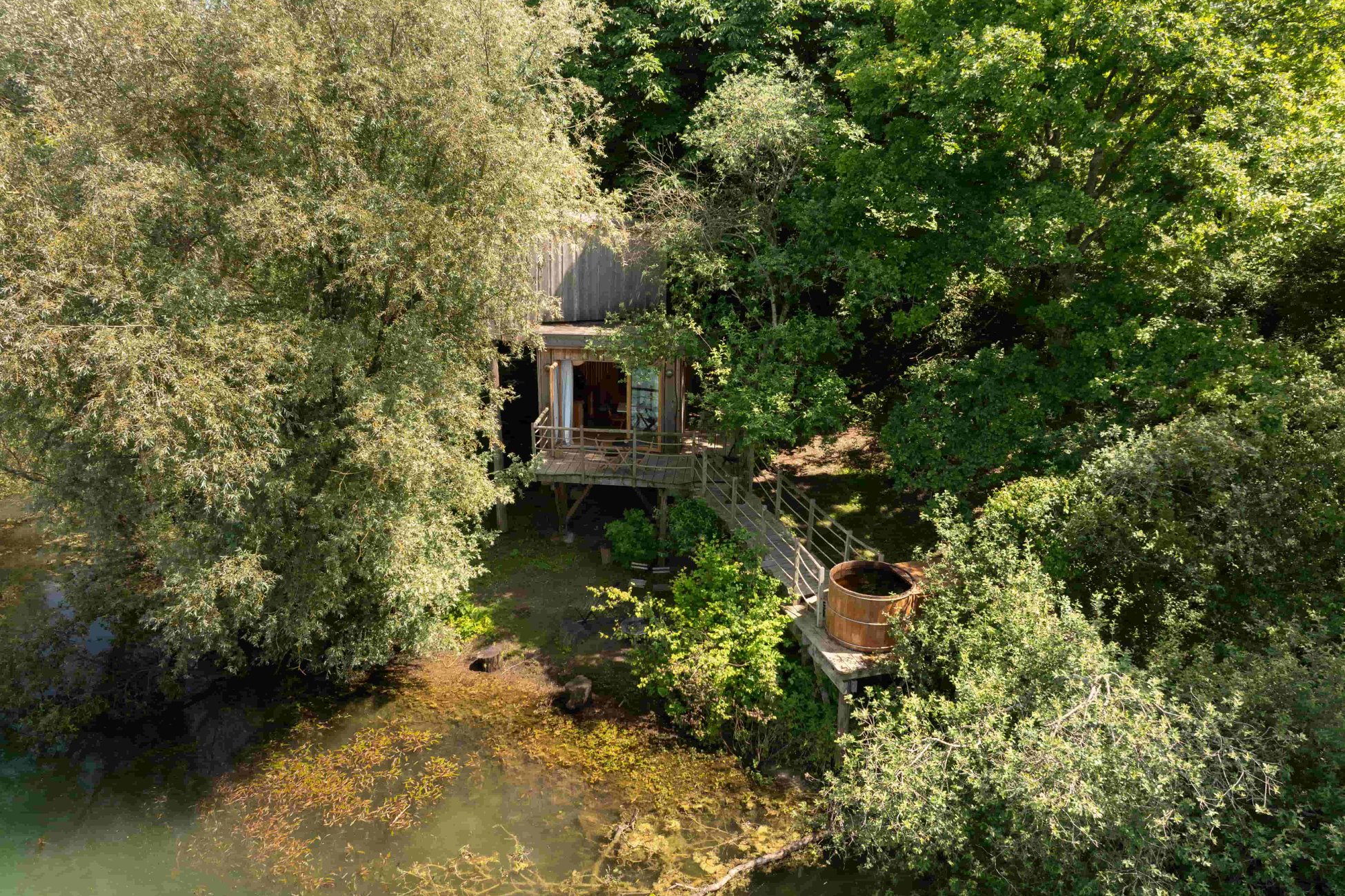 Hébergement UnicStay : Cabanes Duo Spa sur Pilotis au Bord de l'Eau à St-Léger-Aux-Bois