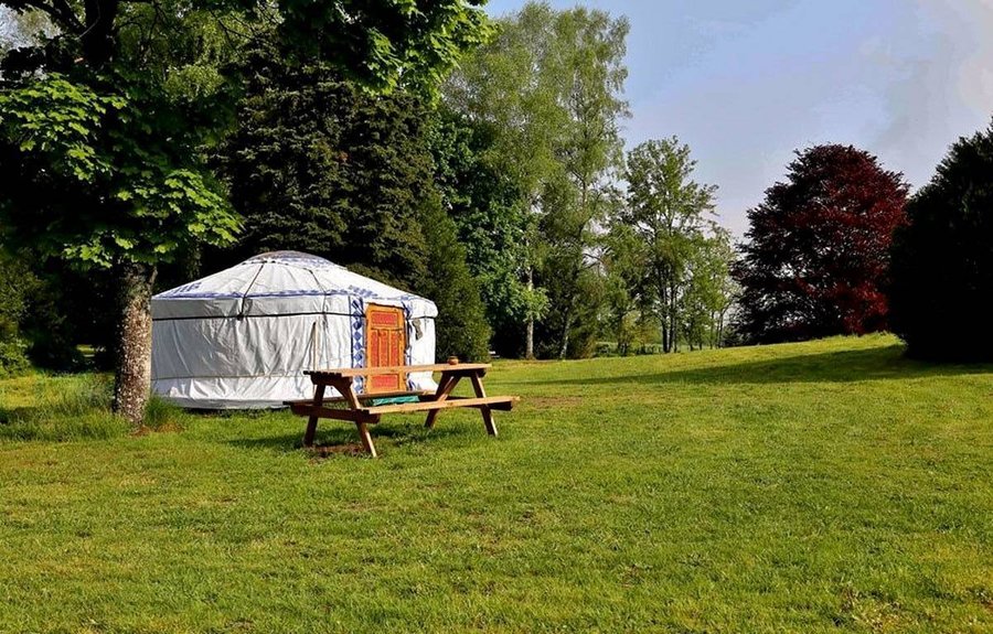 Hébergement AbracadaRoom : Yourte au bord d'un lac - Image 1