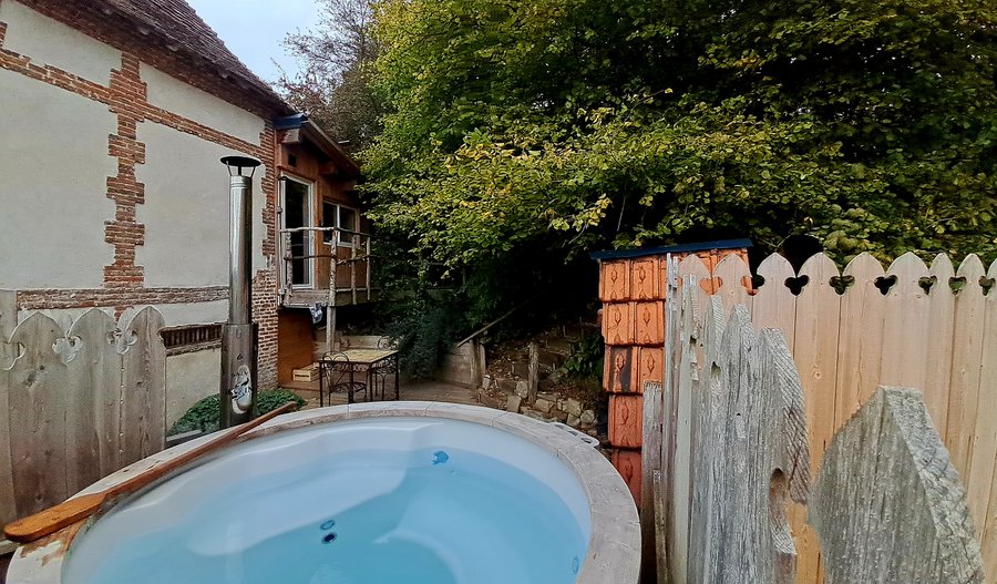 Hébergement AbracadaRoom : Le Pigeonnier du Mesnil aux Moines & Bain nordique en option - Image 1