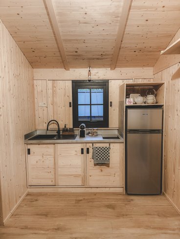 Hébergement AbracadaRoom : Cabane Tèrra - Lodge sur pilotis au cœur de la nature, calme & bien-être, réservé aux adultes • linge & ménage inclus • climatisation réversible • cuisine équipée - Image 3