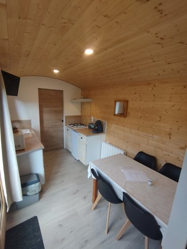 Hébergement AbracadaRoom : La roulotte de L'Orée des 4 chemins & Spa - Image 7