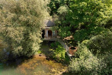 Cabanes Duo Spa sur Pilotis au Bord de l'Eau à St-Léger-Aux-Bois (1)