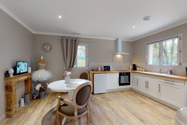 Gîte Romantique & Spa privatif à Saint-Chamassy (2)